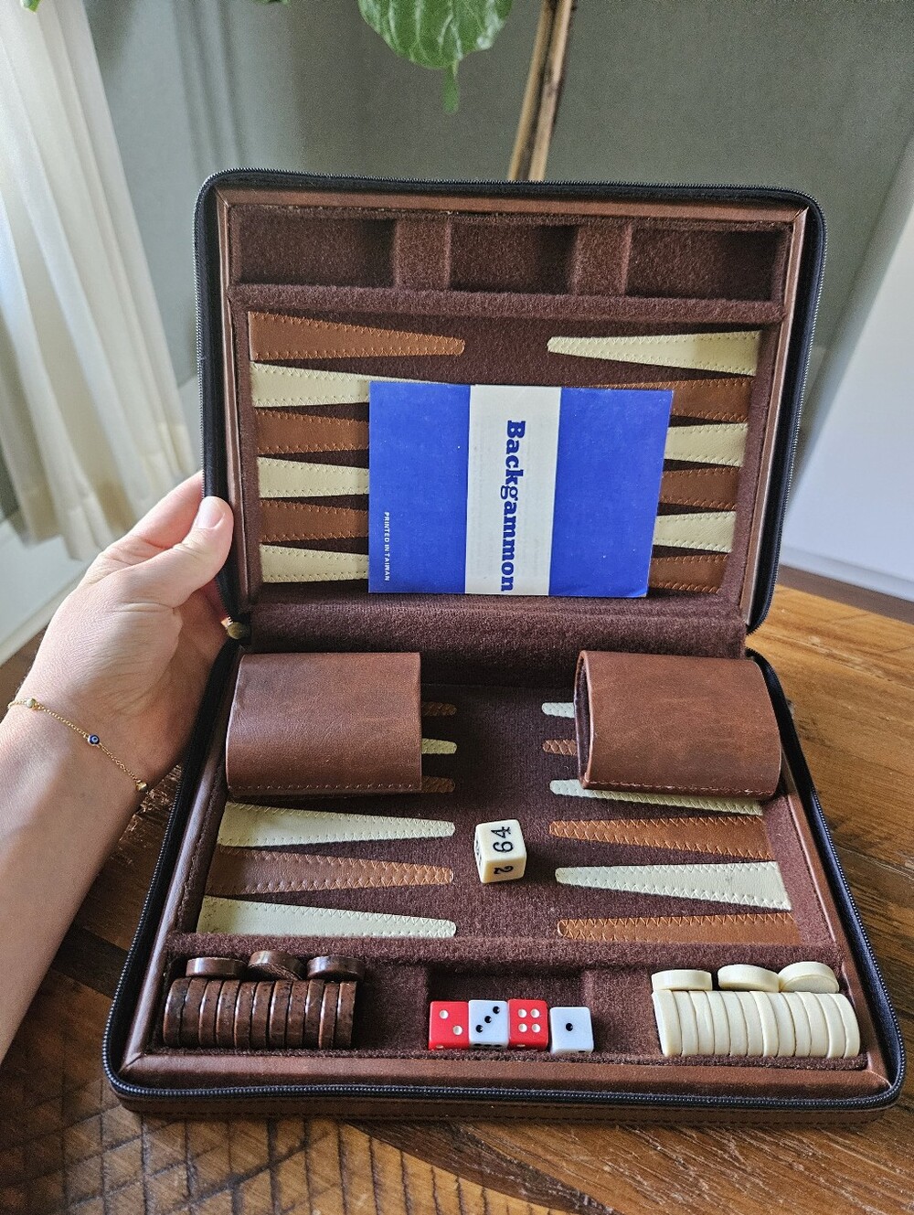 Vintage Backgammon Gane in brown Leatherette w/ carrying case